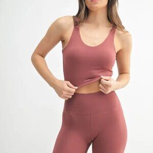 ✨NWT MONO B Venice Cloud Light U-back Active Tank